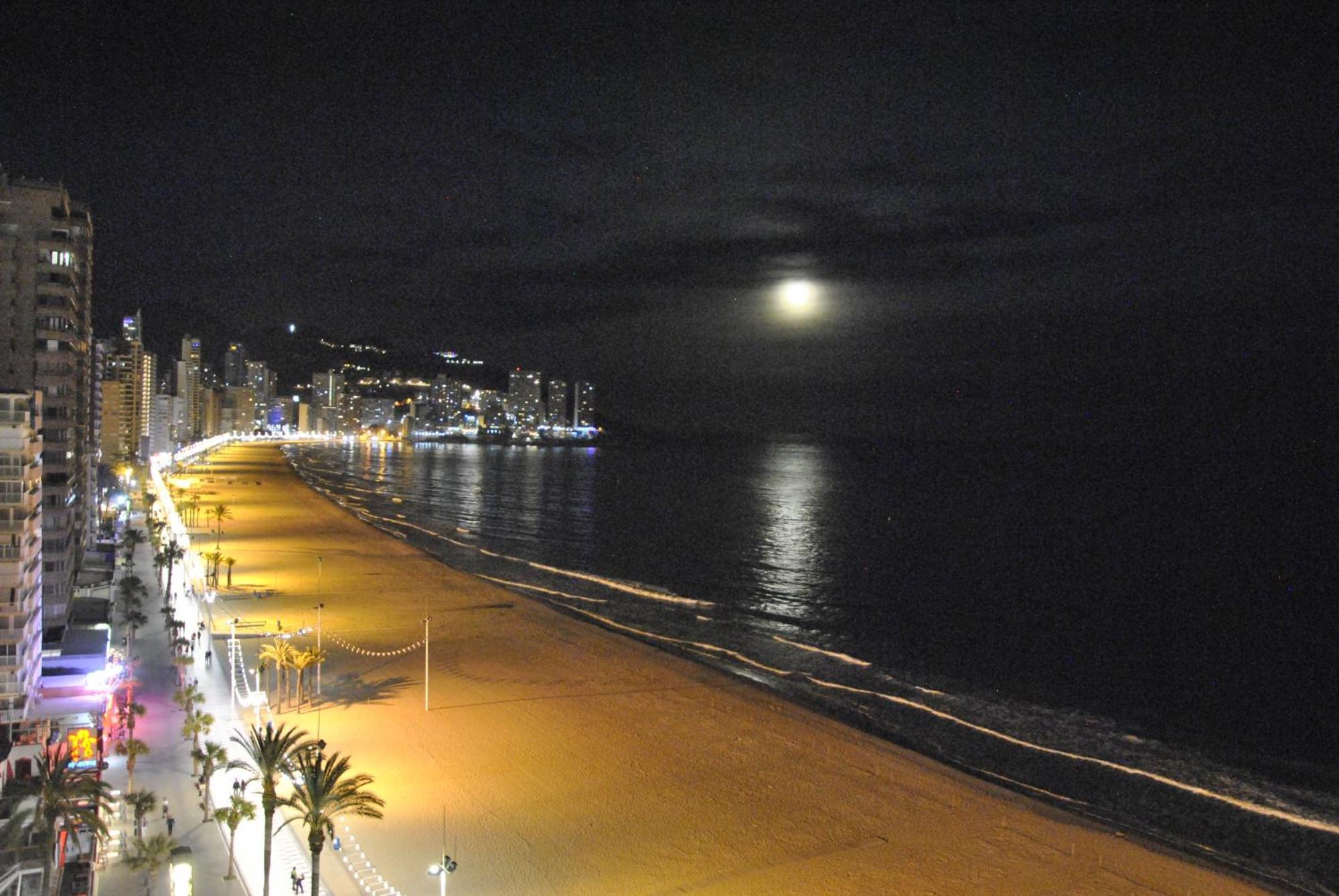 Al despertar ver el mar Benidorm Exterior foto